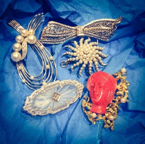 Robert's Jewelers Brooch Pins